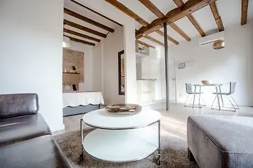 Inside Mercat Apartment Barcelona