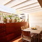 Inside Mercat דירה