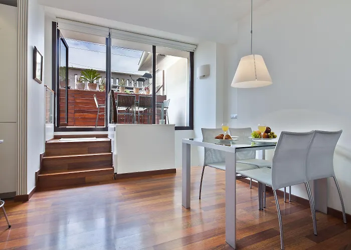 Inside Mercat דירה