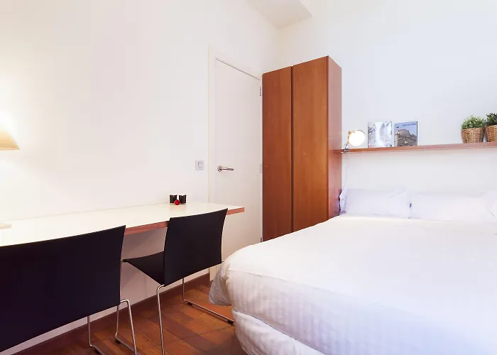 Inside Mercat דירה