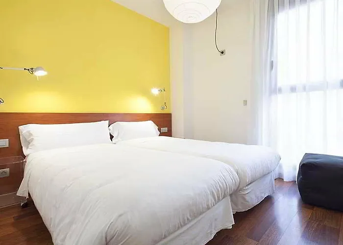 Inside Mercat דירה